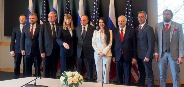 ⚡Депутаты Госдумы РФ вернулись из США не с пустыми руками: носки с Трампом и