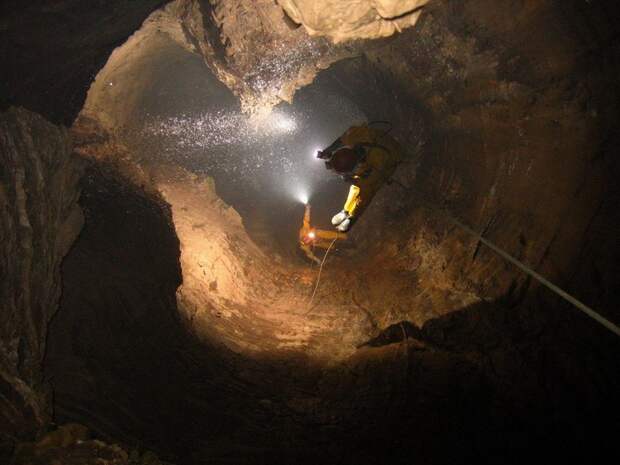 Самая глубокая в мире пещера (34)