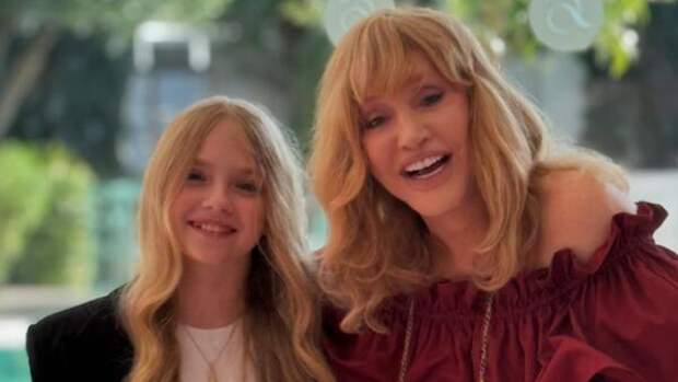 «Тяжелая судьба»: фото дочки Пугачевой из Нью-Йорка бурно обсуждают в Сети