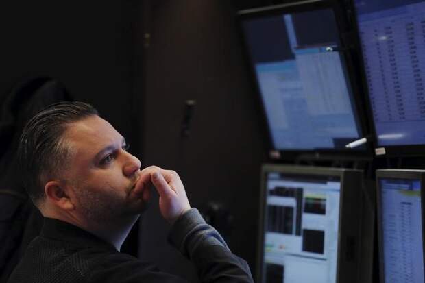 Рынок российских акций снизился на 0,7-1%