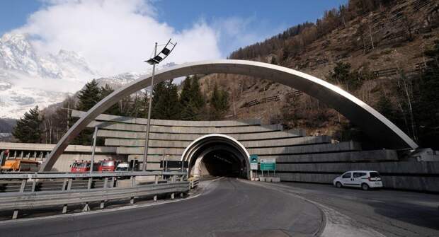 10 невероятных тоннелей со всего мира