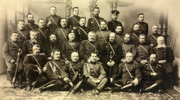 Офицеры -групповая фотография, предположительно времен Русско-японской войны (с форума sammler.ru)