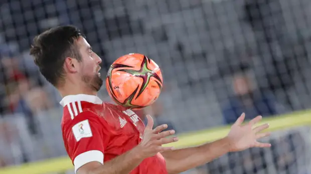 Россия обыгрывает Испанию после первого периода в четвертьфинале ЧМ по пляжному футболу