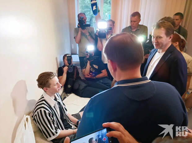 Миронов навестил и маленьких пациентов республиканской детской больницы, эвакуированных из Мариуполя