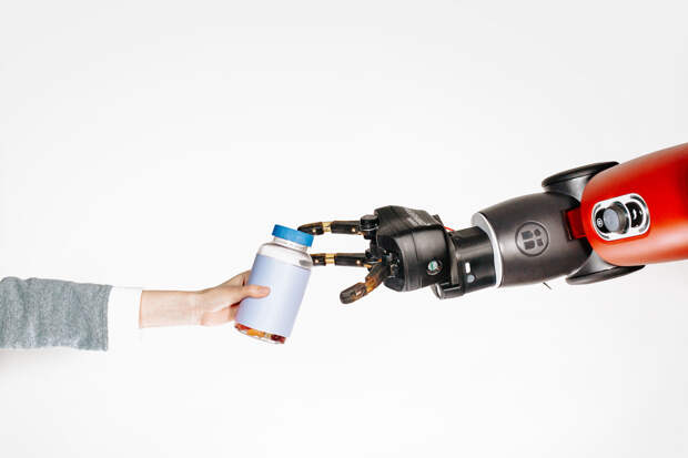 Понятный робот — первый шаг к доверию: как ученые научили робота объяснять свои действия