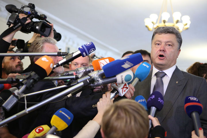 Порошенко планирует запретить поездки в Крым