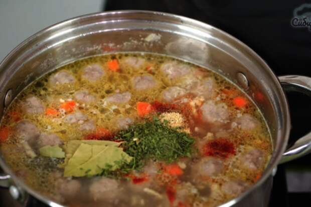 Быстрый суп с овощами и мясными фрикадельками с клецками: шаг 7