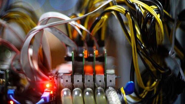 Mash: украинские трейдеры распродают майнинг-фермы из-за атак по подстанциям