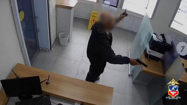 Алтайского пенсионера будут судить за нападение на банк по указке мошенников