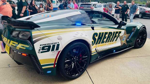 Полицейский пересел на конфискованный у наркоторговца Chevrolet Corvette Z06