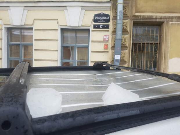 Автомобили, пострадавшие от падения сосулек в Санкт-Петербурге Автомобили, пострадавшие от падения сосулек в Санкт-Петербурге зима, санкт-петербург, сосулька