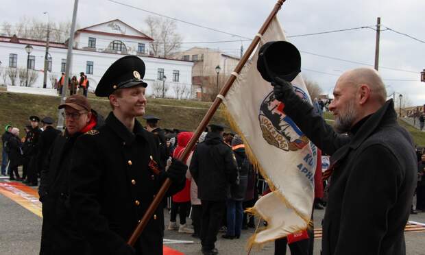Торжественная передача флага Клуба Братства Северных конвоев