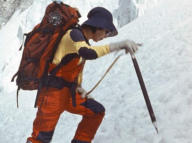 4. Японская альпинистка Дзюнко Табэй стала первой женщиной, достигшей вершины Эвереста в 1975 году. Она также стала первой женщиной, которая поднялась на семь вершин в 1992 году