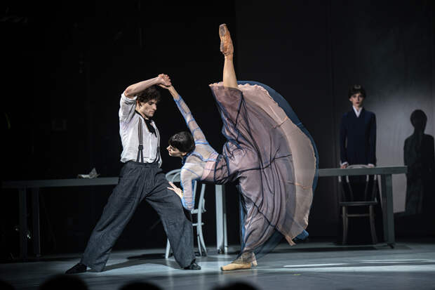 Сцена из балета «Две Анны»