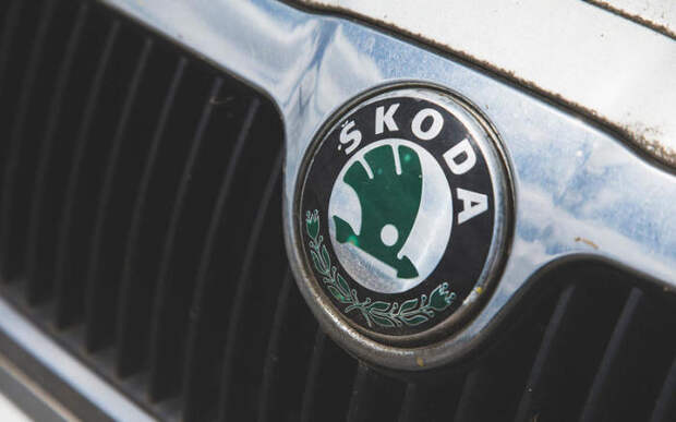 Британец Марк Торок уже десять лет коллекционирует старые Skoda. | Фото: autocar.co.uk.