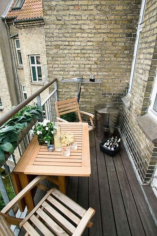 Практичное решение для маленького балкона