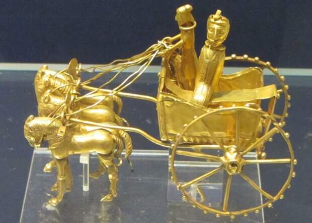 Золотая колесница времен империи Ахеменидов.
