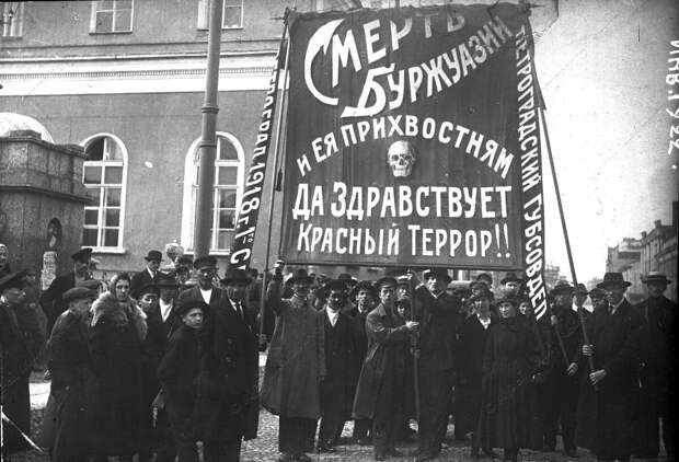 Первый год при большевиках. Снимки Петрограда в 1918 году.