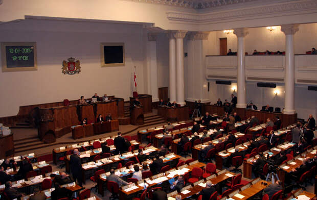 Парламент Грузии примет закон о защите семейных ценностей и запрете смены пола