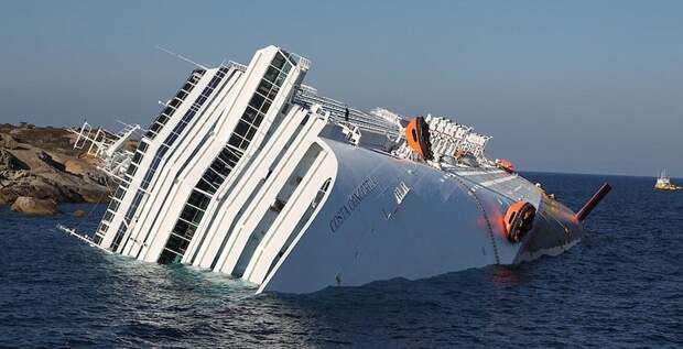 Фотограф пробрался на заброшенный круизный лайнер катастрофа, корабль, красота, круиз, разруха, фото
