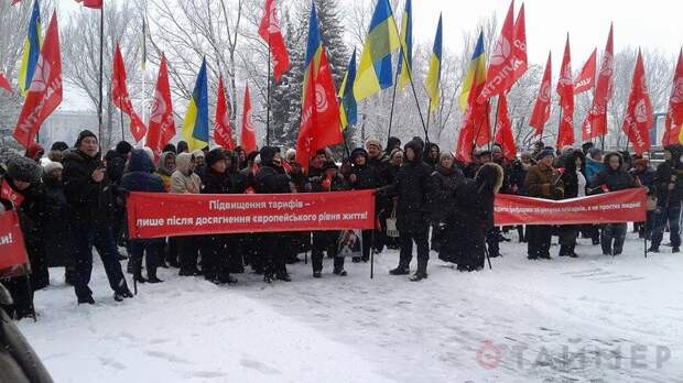 На Украине из-за высоких тарифов прошел митинг у здания Николаевской администрации 