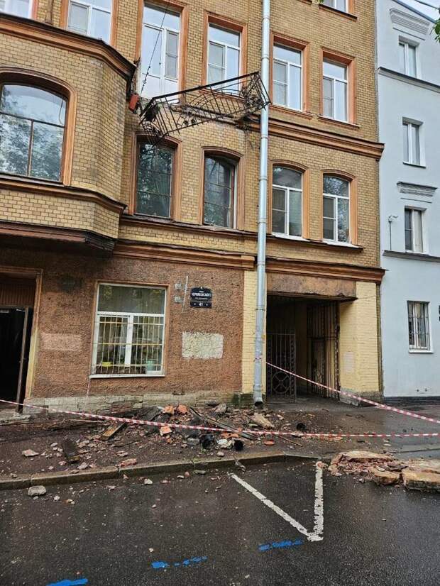 Обрушение балкона на Черняховского привлекло внимание Александра Бастрыкина