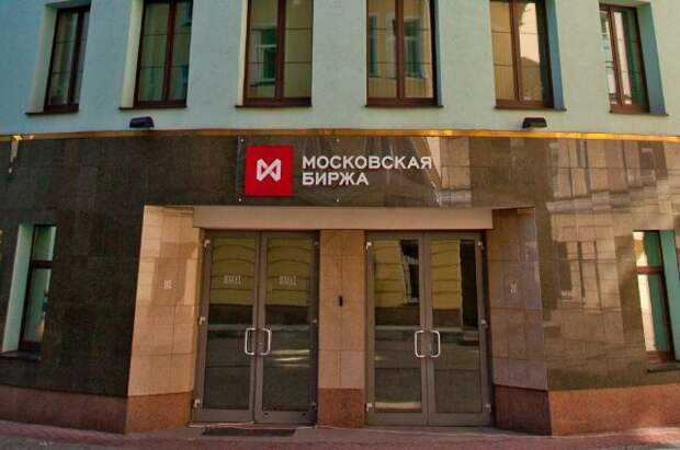 Россияне купили на Мосбирже в июле рекордный объем валюты