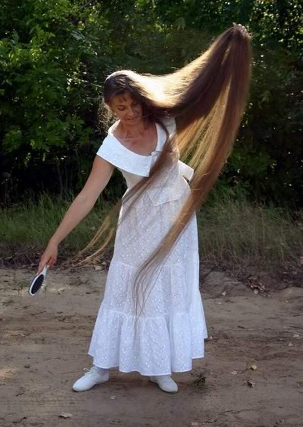 Сколько женщин носят длинные волосы