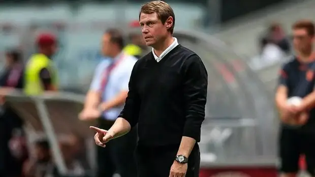 В «Спартаке» заявили, что Кононов не подавал в отставку после поражения от «Урала»