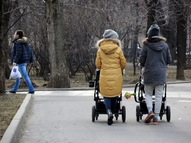 На портале госуслуг досрочно открыли заявки на детские выплаты