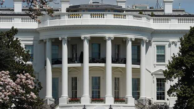 В Белом доме описали сделку Трампа с ЕС фразой «Европа встала на колени»