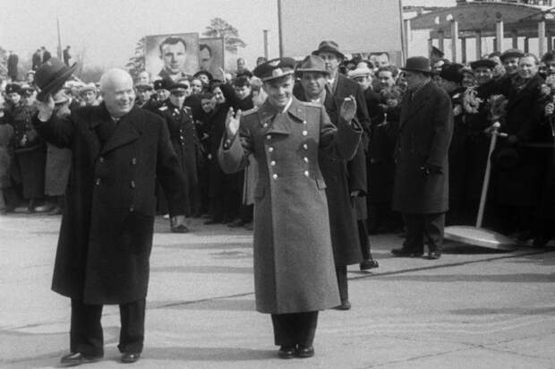 Хрущев и Гагарин.jpg