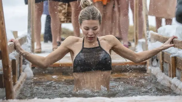 В Башкирии назвали число принявших участие в крещенских купаниях