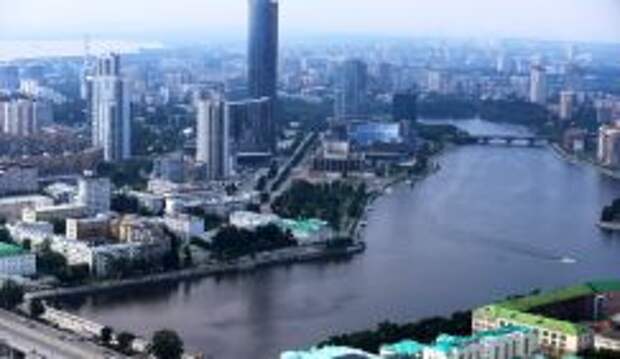 Екатеринбург. Вид на набережную реки Исеть