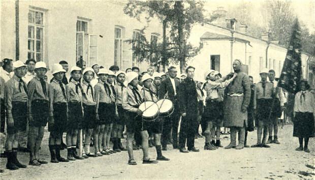 1920-ые годы. Парад пионеров в Ташкенте