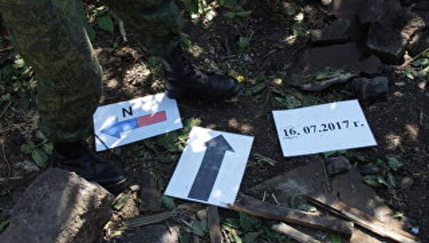 Прилет мины калибра 82 мм в поселок Михайловку в ЛНР. Архивное фото
