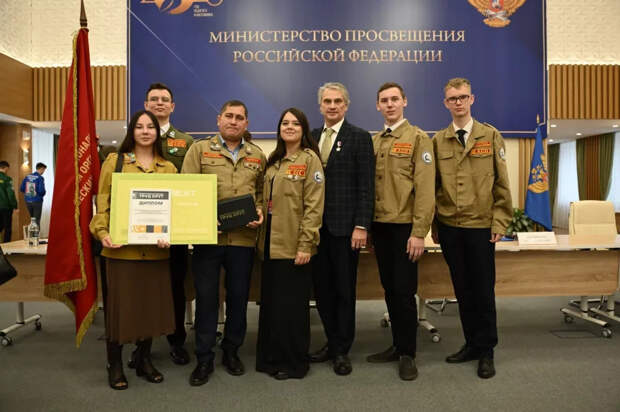 Участников студенческих педагогических отрядов наградили в министерстве просвещения