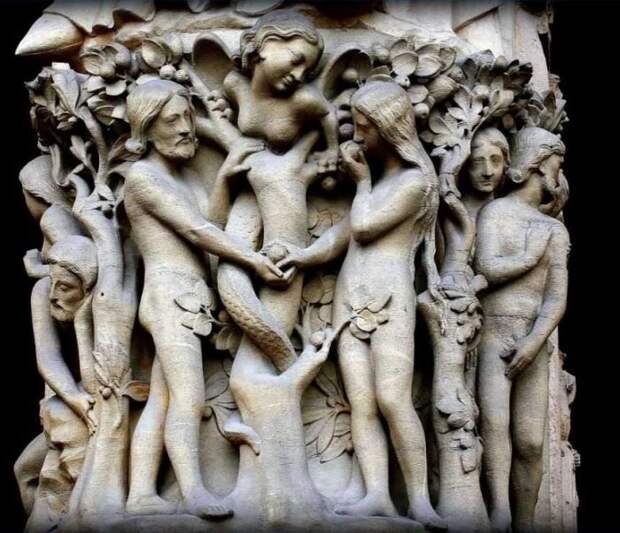 Нотр-Дам де Пари собор фасадные: Адам, Ева и первая жена - Лилит.