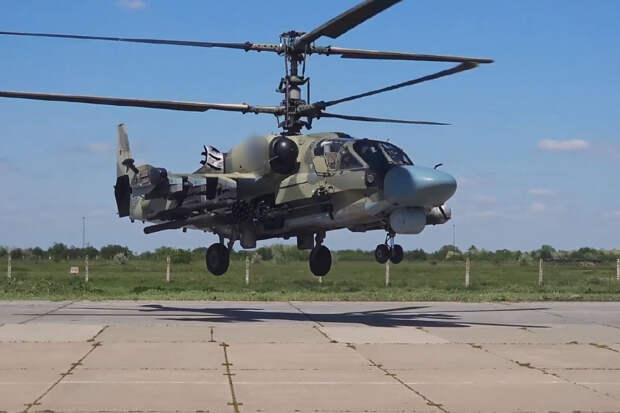 Экипаж вертолета Ка-52М ВКС успешно поразил подразделения ВСУ в зоне проведения СВО