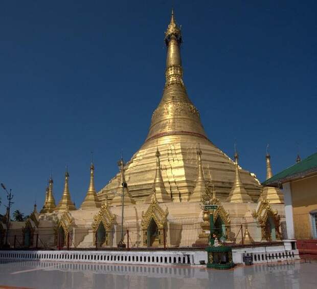 Золотая пагода в Мьянме