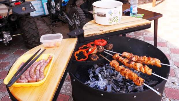 Как сделать мангал-гриль из бочки. Новая идея