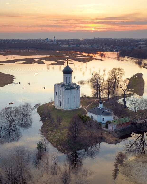 Красоты России. Храм Покрова на Нерли в объективах фотохудожников