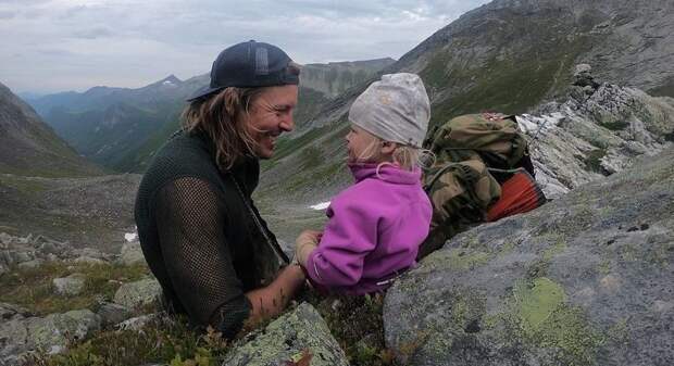 Норвежец с трехлетней дочерью совершил невероятное путешествие забавы безработных, недетский поход, необычно, норвегия, поход с ребенком, путешествия, сила воли плюс характер, удивительно