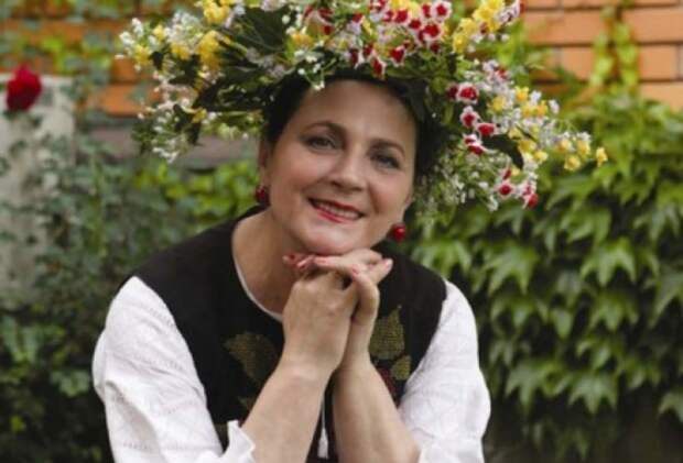 В Донбассе мы воюем за продажную власть — народная артистка Украины В Донбассе мы воюем за продажную власть — народная артистка Украины