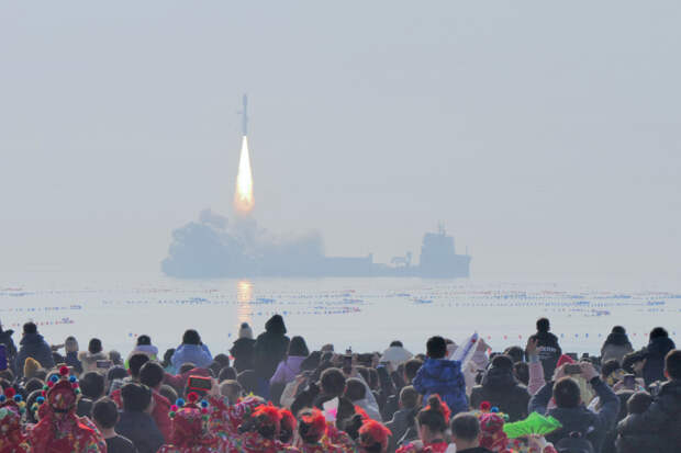 Китай запустил ракету Jielong-3 с морской платформы