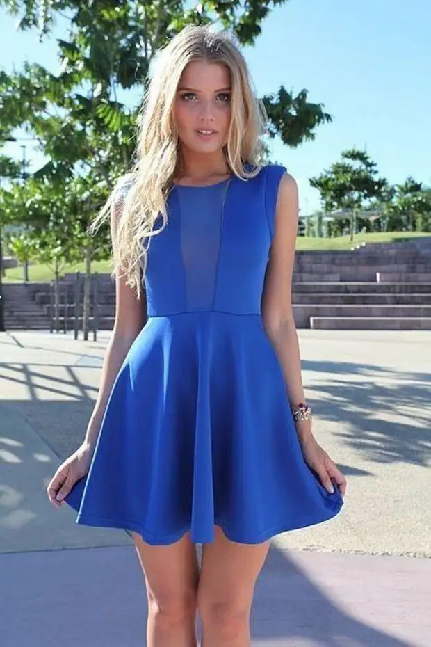 Красивое платье 18. Девушка в платье красивая. Девушка в коротком синем платье. Красивые девушки в красивых платьях. Стройная девушка в платье.