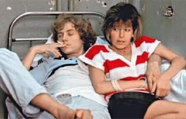 Андрей Соколов и Наталья Негода в фильме *Маленькая Вера*, 1988 | Фото: mywebs.su Андрей Соколов и Наталья Негода в фильме *Маленькая Вера*, 1988 | Фото: mywebs.su