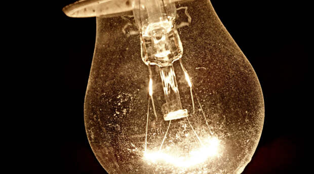 Пыльная лампочка — вред для легких и здоровья всех домочадцев. /Фото: sozh.info