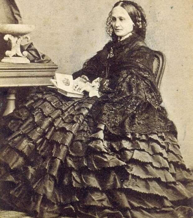 Фотография Натальи Гончаровой-Пушкиной-Ланской в 1863 году, незадолго до смерти