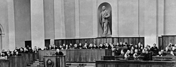 ОТ ПАСТУХА ДО СЕКРЕТАРЯ: ЗАЧЕМ ХРУЩЕВ ХАЯЛ СТАЛИНА